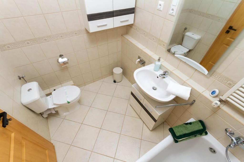 Gozsdu White Raven 3 - Terrace And Free Underground Parking Apartment บูดาเปสต์ ภายนอก รูปภาพ
