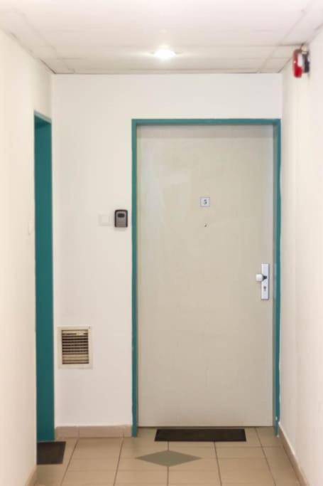 Gozsdu White Raven 3 - Terrace And Free Underground Parking Apartment บูดาเปสต์ ภายนอก รูปภาพ
