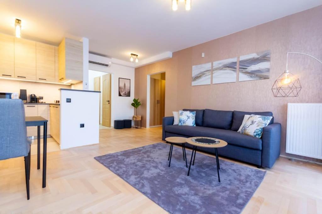 Gozsdu White Raven 3 - Terrace And Free Underground Parking Apartment บูดาเปสต์ ภายนอก รูปภาพ