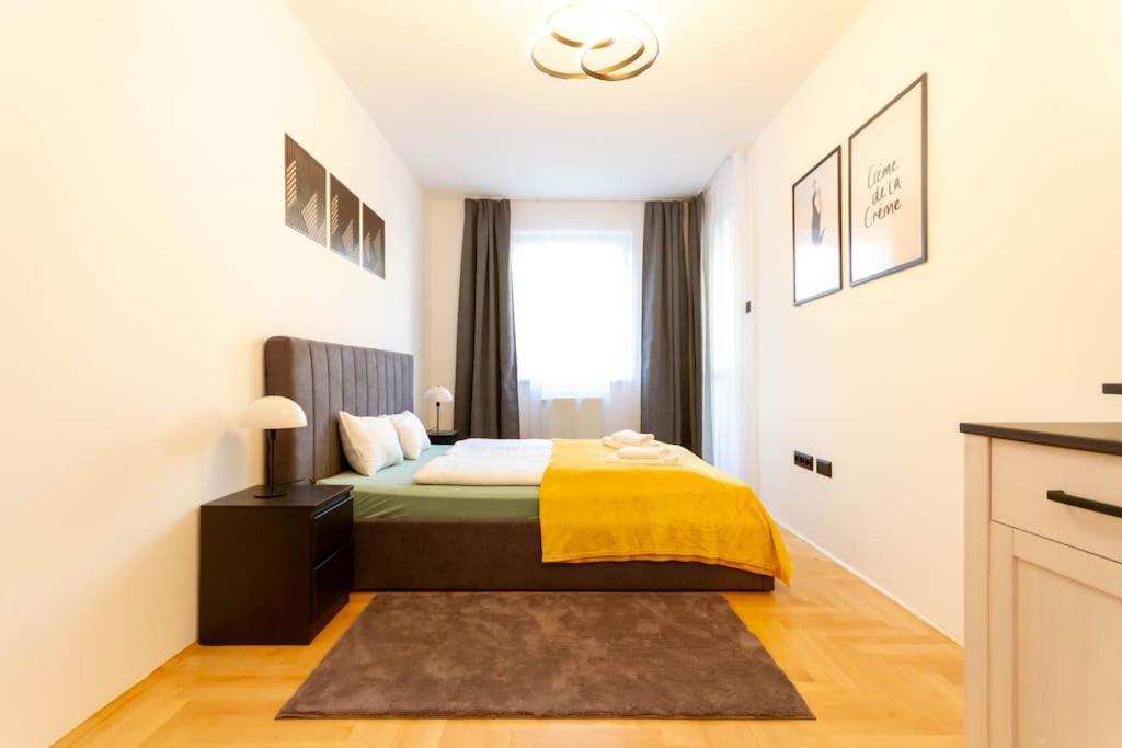 Gozsdu White Raven 3 - Terrace And Free Underground Parking Apartment บูดาเปสต์ ภายนอก รูปภาพ