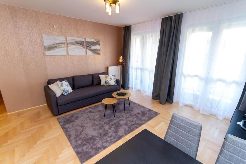 Gozsdu White Raven 3 - Terrace And Free Underground Parking Apartment บูดาเปสต์ ภายนอก รูปภาพ