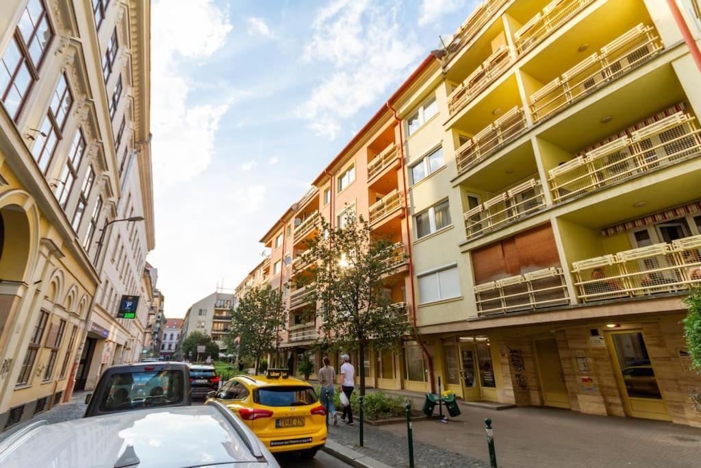 Gozsdu White Raven 3 - Terrace And Free Underground Parking Apartment บูดาเปสต์ ภายนอก รูปภาพ